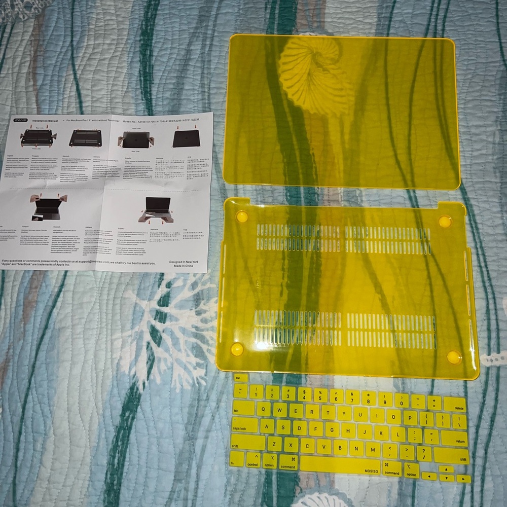 MacBook Pro 13” Yellow protective case with keyboard protector